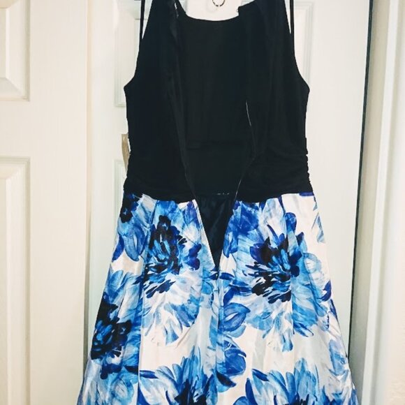 NWT SLNY A-Line Dress Blue Size 10 Halter Floral Pleated Mini $119 - Picture 11 of 11
